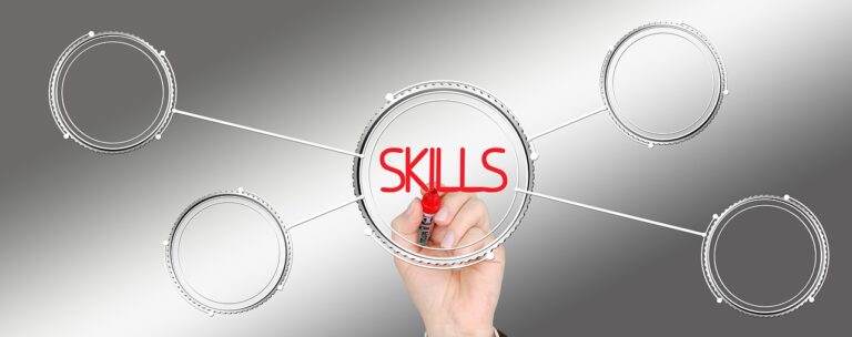 Soft Skills vs Hard Skills ? Découvrez avec FEEIM leurs différences et comment les développer pour réussir professionnellement.